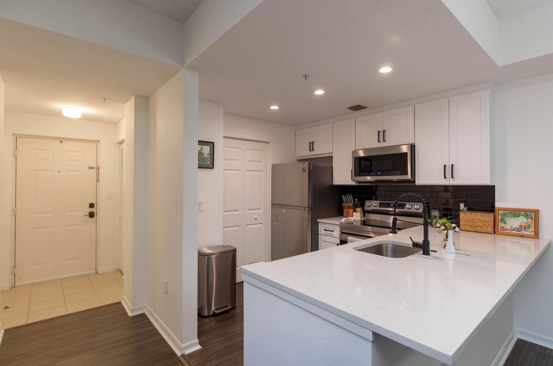 For Sale: $359,000 (2 beds, 2 baths, 1088 Square Feet)