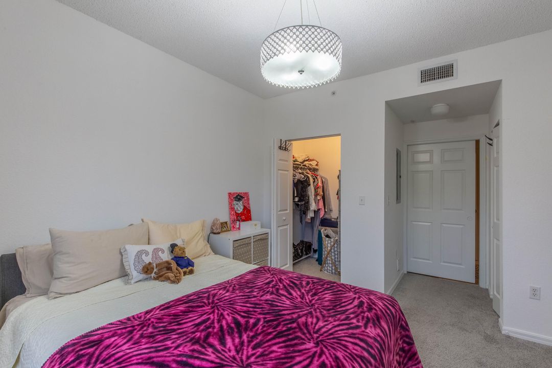 For Sale: $359,000 (2 beds, 2 baths, 1088 Square Feet)