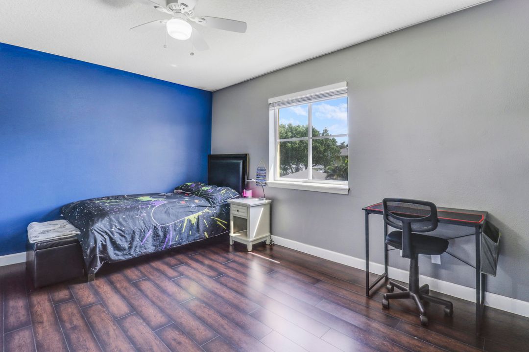 For Sale: $300,000 (2 beds, 2 baths, 1296 Square Feet)