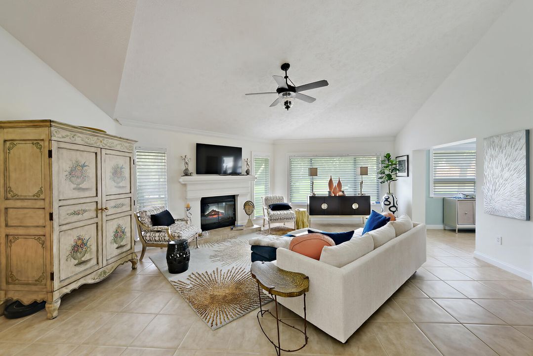 For Sale: $499,900 (2 beds, 2 baths, 2284 Square Feet)