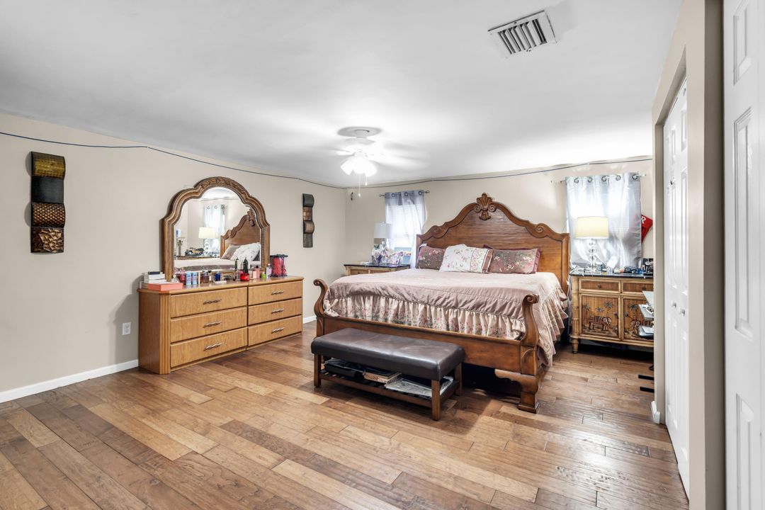 For Sale: $550,000 (3 beds, 3 baths, 1911 Square Feet)