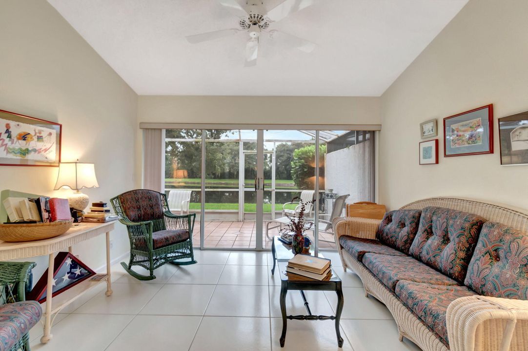 For Sale: $435,000 (2 beds, 2 baths, 1722 Square Feet)