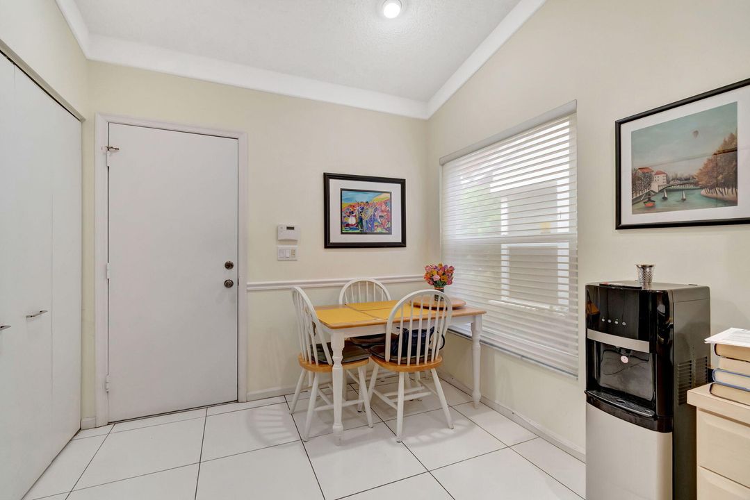 For Sale: $435,000 (2 beds, 2 baths, 1722 Square Feet)