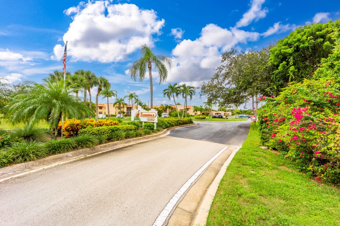 For Sale: $210,000 (2 beds, 2 baths, 1037 Square Feet)