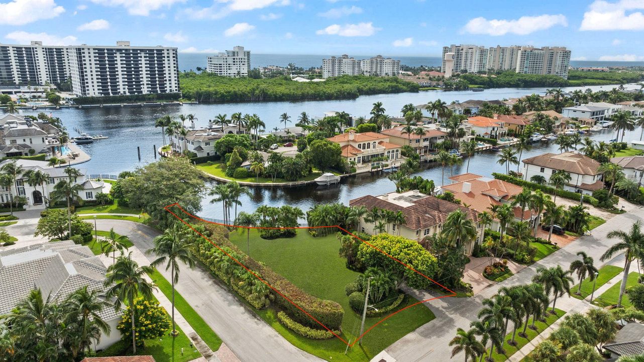 For Sale: $3,200,000 (3 beds, 2 baths, 1430 Square Feet)