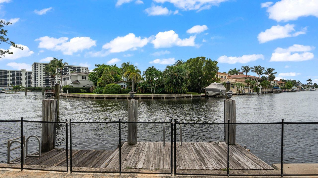 For Sale: $3,200,000 (3 beds, 2 baths, 1430 Square Feet)