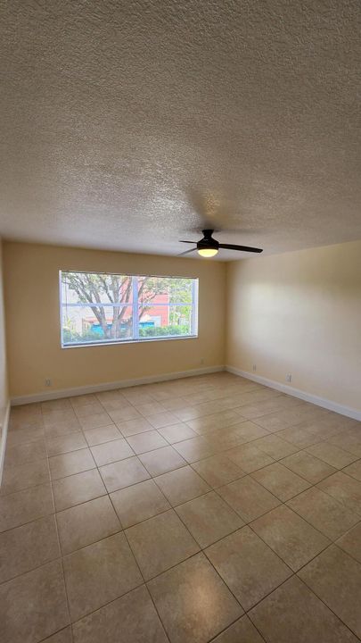 For Rent: $1,780 (1 beds, 1 baths, 1000 Square Feet)