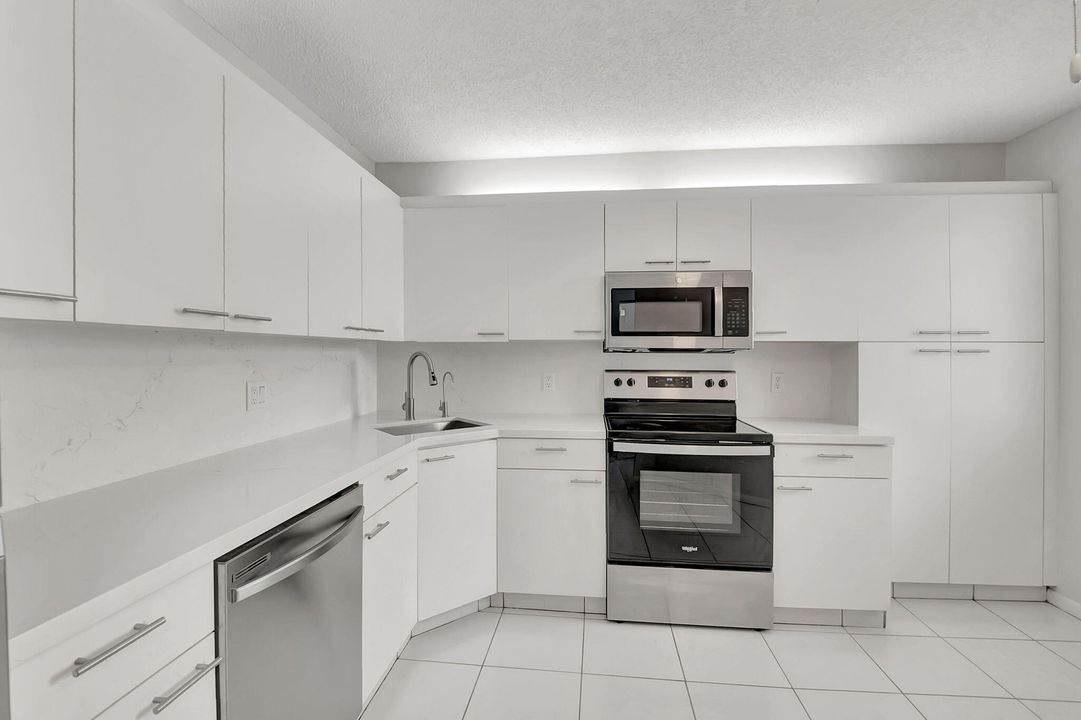 For Rent: $2,200 (3 beds, 2 baths, 1374 Square Feet)