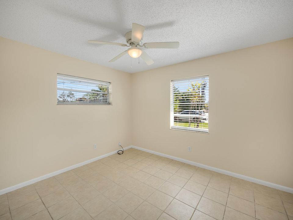 For Sale: $329,000 (2 beds, 2 baths, 1026 Square Feet)