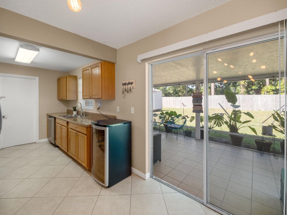 For Sale: $329,000 (2 beds, 2 baths, 1026 Square Feet)