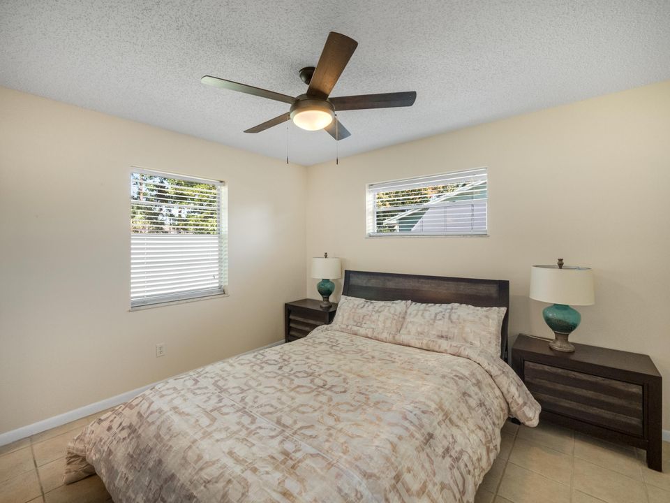 For Sale: $329,000 (2 beds, 2 baths, 1026 Square Feet)