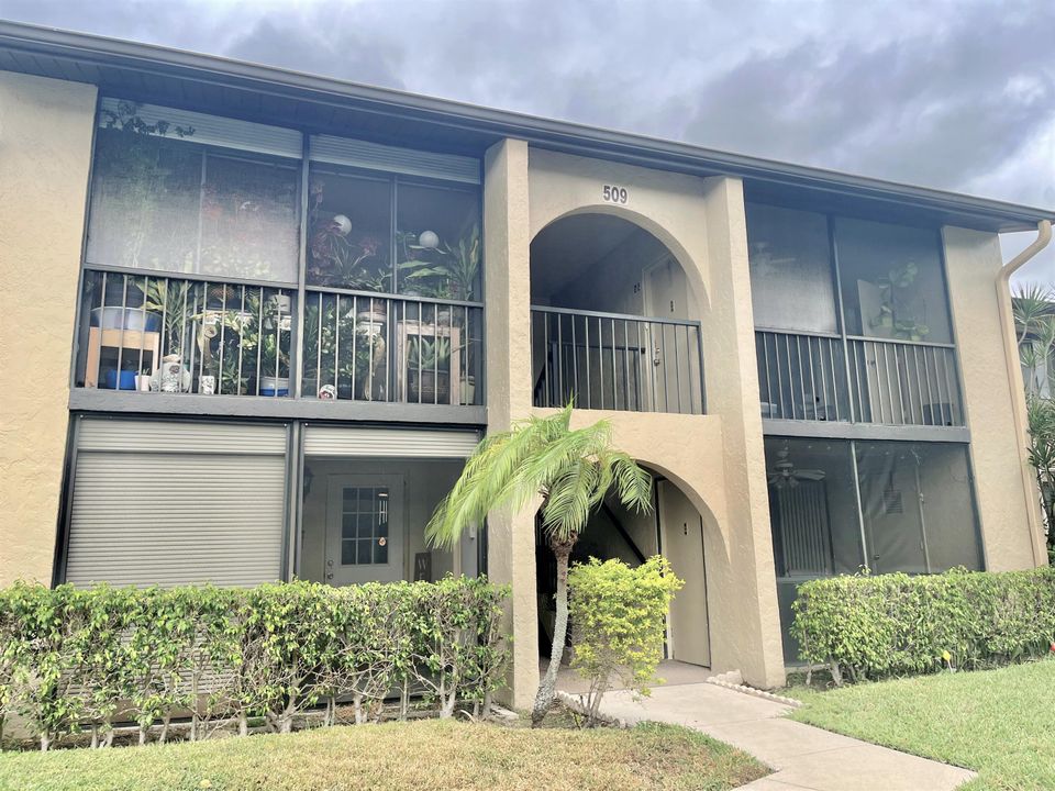 Active With Contract: $1,950 (2 beds, 2 baths, 1115 Square Feet)