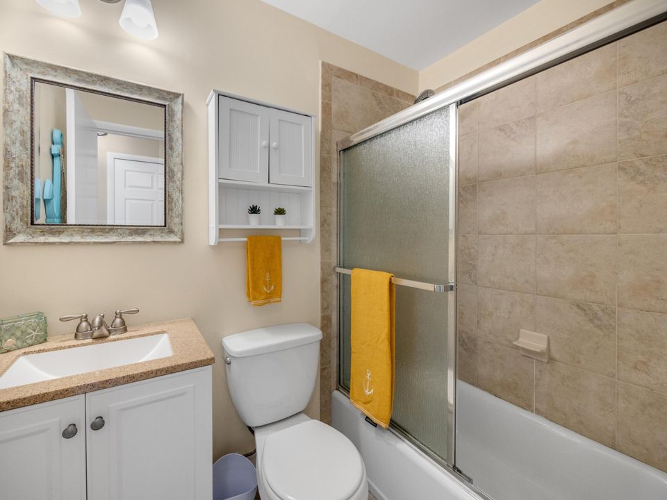 For Sale: $329,000 (2 beds, 2 baths, 1026 Square Feet)