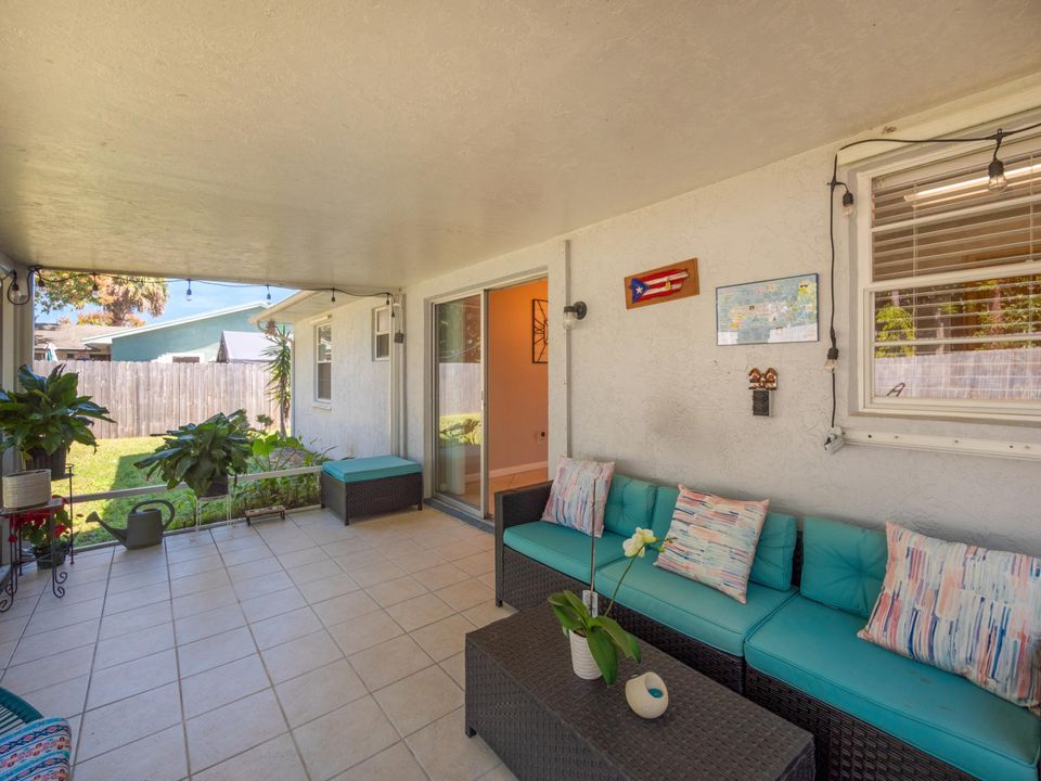 For Sale: $329,000 (2 beds, 2 baths, 1026 Square Feet)