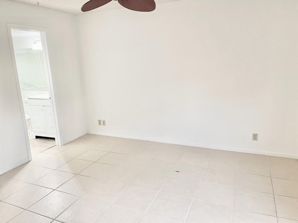 Active With Contract: $1,950 (2 beds, 2 baths, 1115 Square Feet)