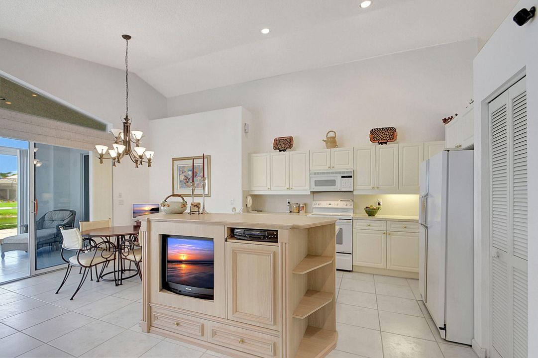 For Sale: $475,000 (3 beds, 2 baths, 2540 Square Feet)