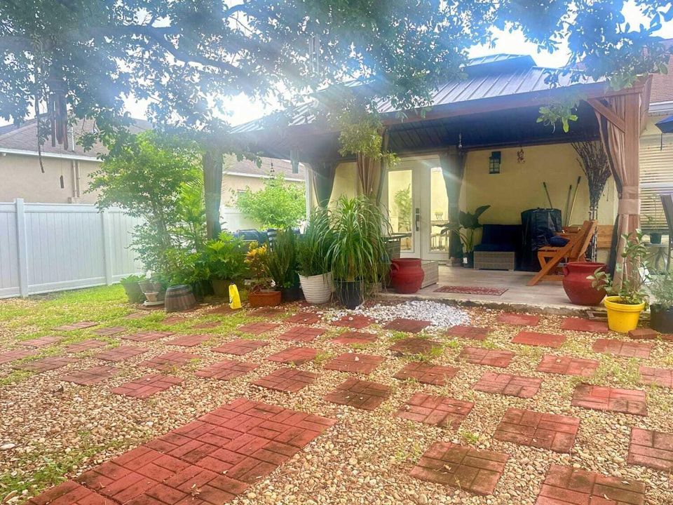 En Venta: $489,000 (4 camas, 2 baños, 2161 Pies cuadrados)