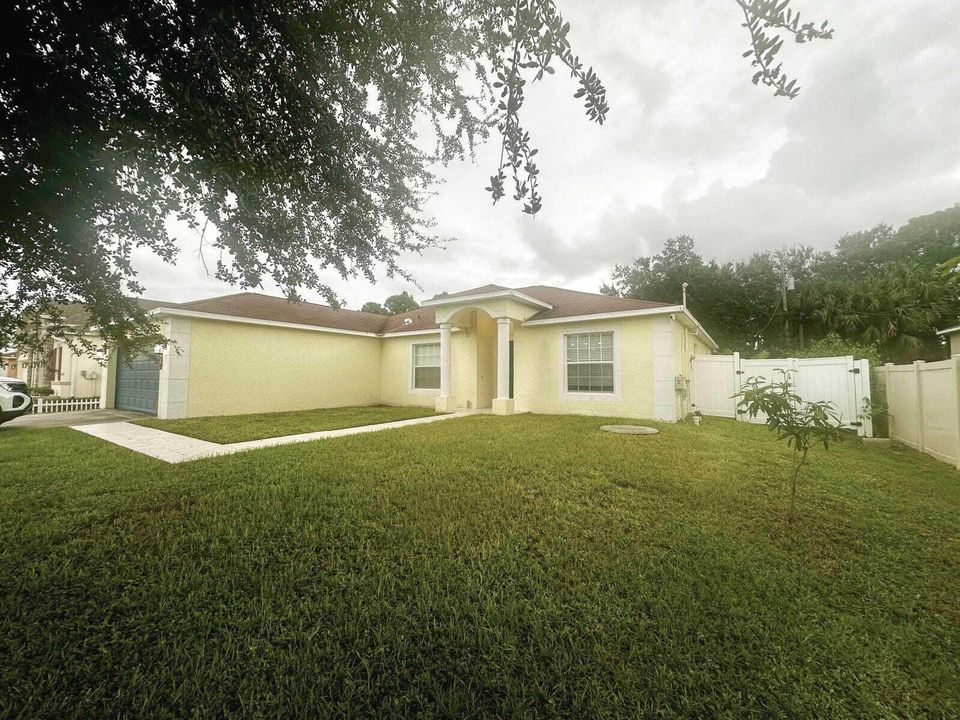 For Sale: $489,000 (4 beds, 2 baths, 2161 Square Feet)