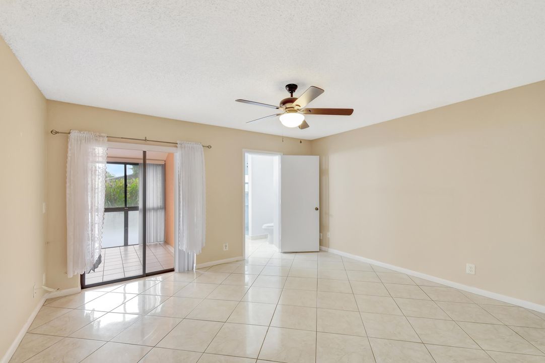 Active With Contract: $229,000 (2 beds, 2 baths, 1127 Square Feet)