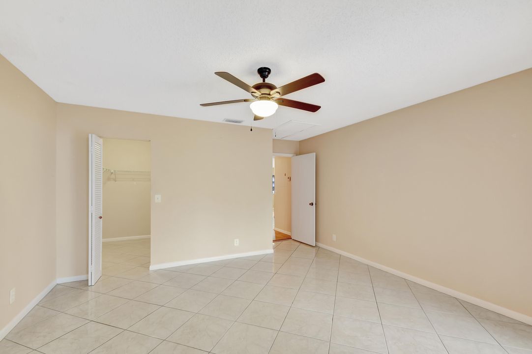 Active With Contract: $229,000 (2 beds, 2 baths, 1127 Square Feet)