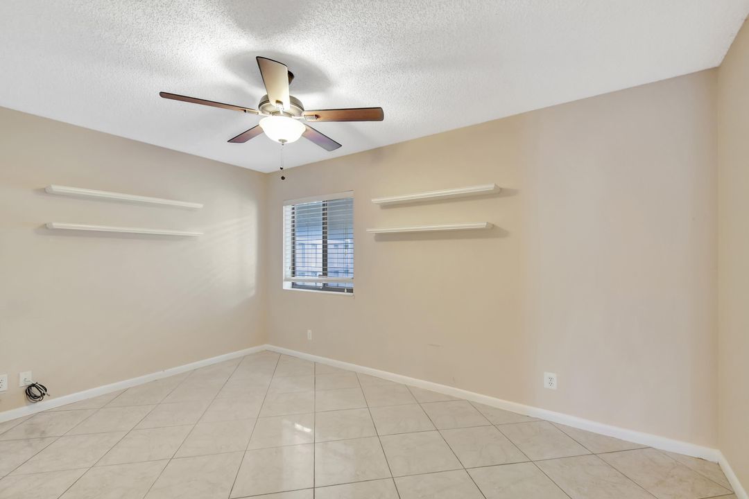 Active With Contract: $229,000 (2 beds, 2 baths, 1127 Square Feet)