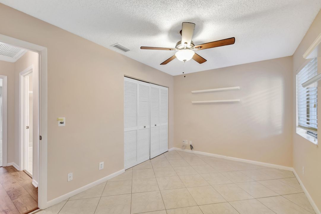 Active With Contract: $229,000 (2 beds, 2 baths, 1127 Square Feet)