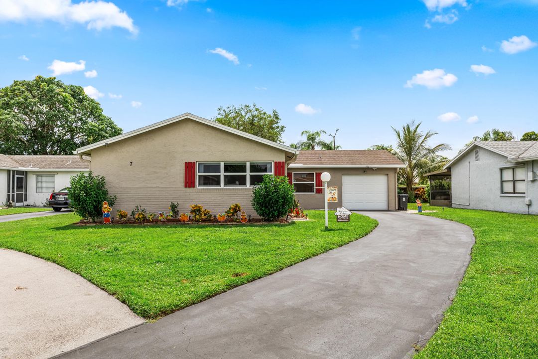 Active With Contract: $350,000 (2 beds, 2 baths, 1325 Square Feet)