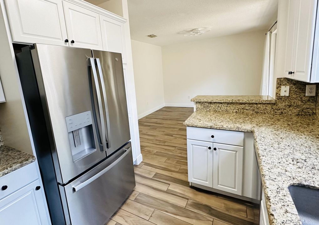 Active With Contract: $3,150 (2 beds, 2 baths, 1480 Square Feet)