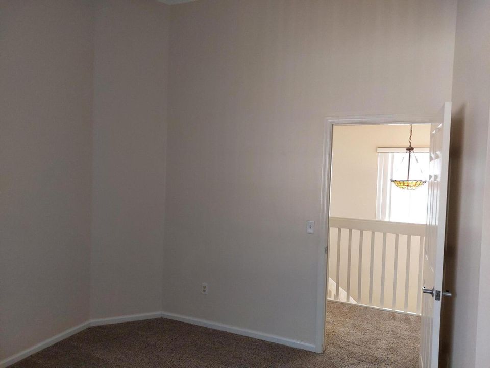 For Rent: $3,000 (3 beds, 2 baths, 1405 Square Feet)