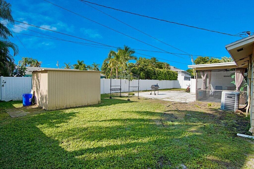 For Sale: $440,000 (3 beds, 2 baths, 1305 Square Feet)