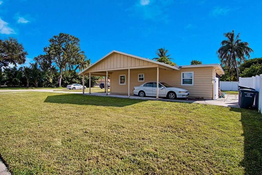 For Sale: $440,000 (3 beds, 2 baths, 1305 Square Feet)