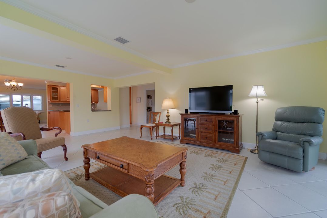 For Sale: $485,000 (2 beds, 2 baths, 1690 Square Feet)