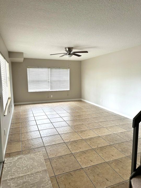 For Rent: $2,400 (2 beds, 2 baths, 1374 Square Feet)