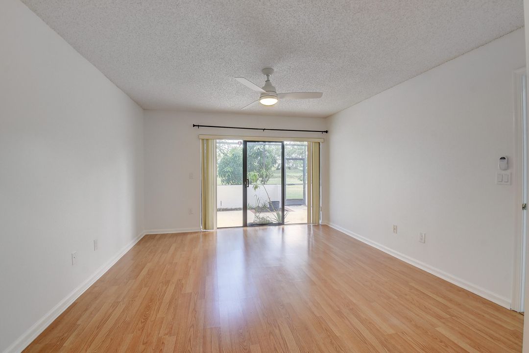 For Rent: $2,900 (2 beds, 2 baths, 1276 Square Feet)