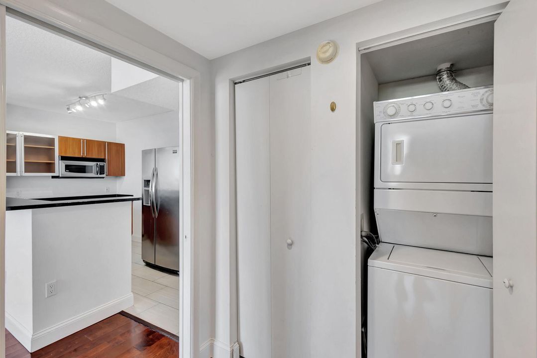 For Rent: $2,600 (1 beds, 1 baths, 760 Square Feet)