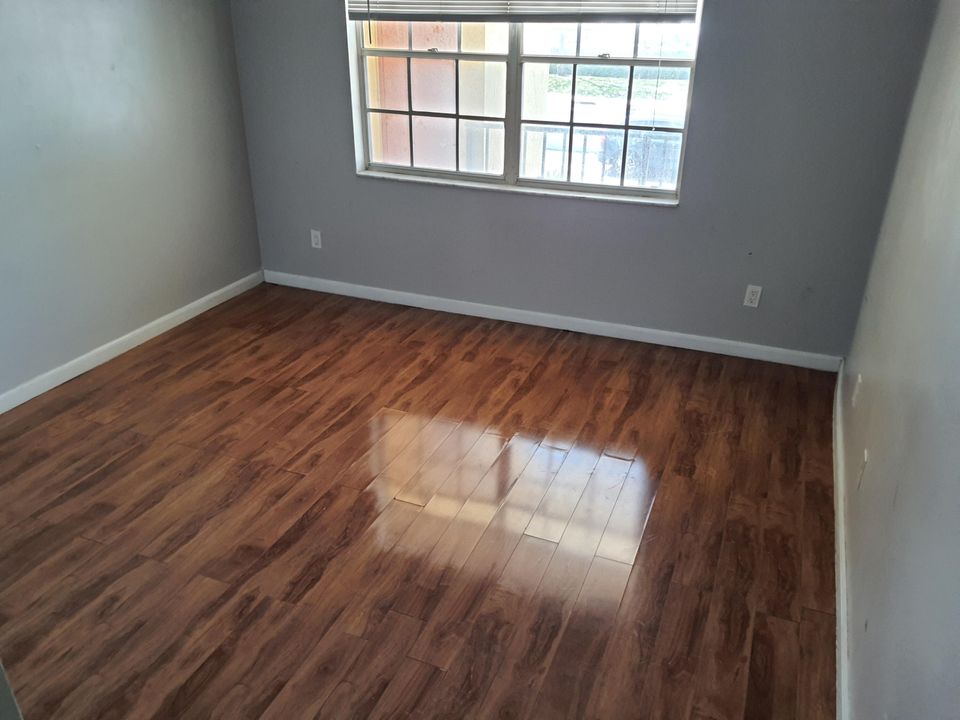 For Rent: $2,050 (2 beds, 2 baths, 1014 Square Feet)