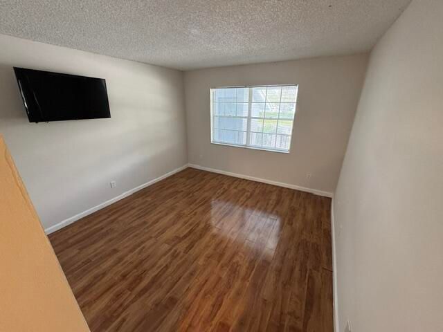 For Rent: $2,050 (2 beds, 2 baths, 1014 Square Feet)