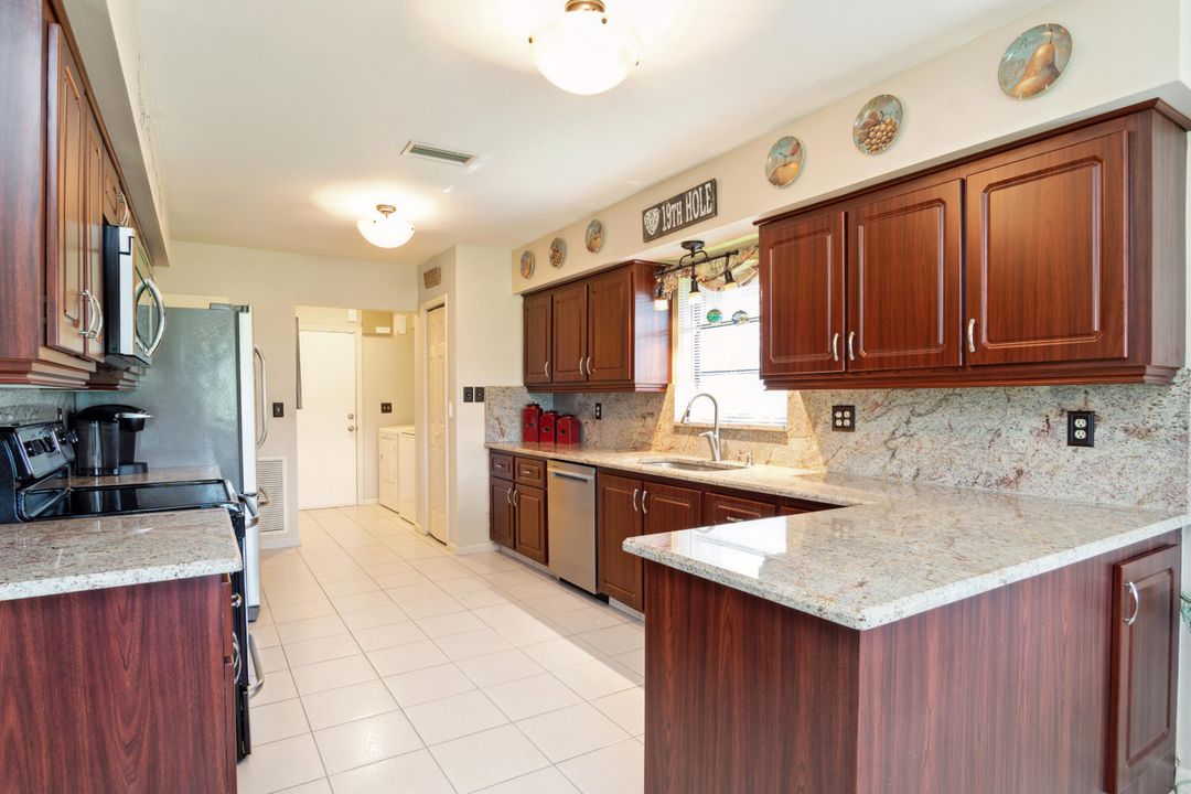 For Sale: $499,000 (3 beds, 2 baths, 2304 Square Feet)