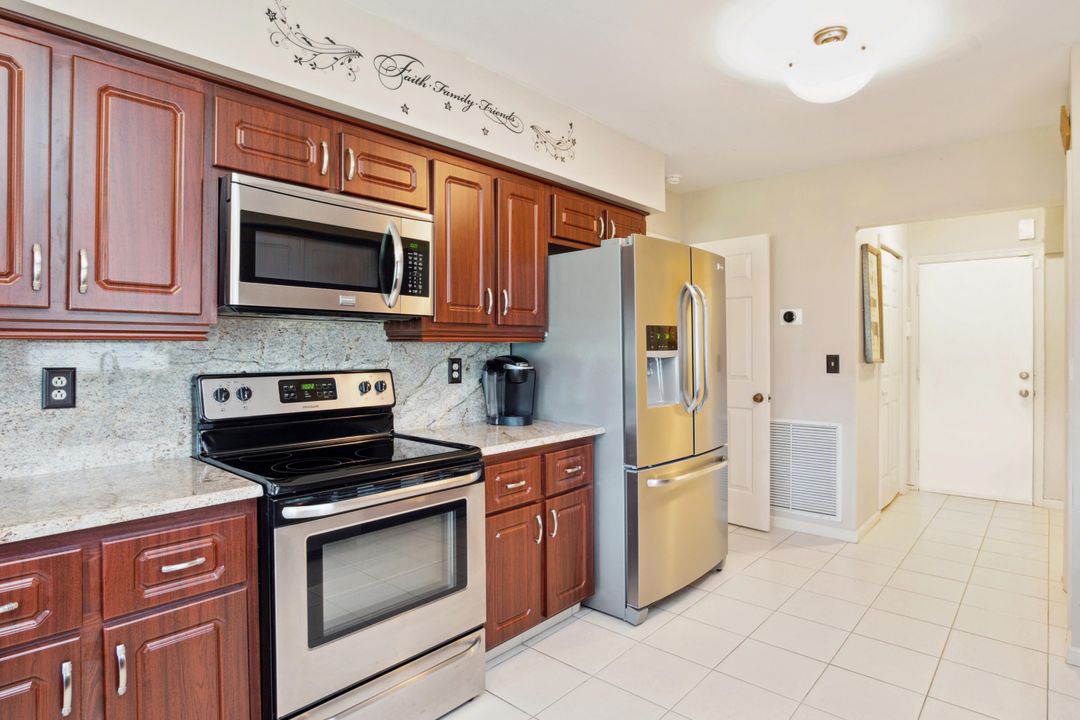 For Sale: $499,000 (3 beds, 2 baths, 2304 Square Feet)