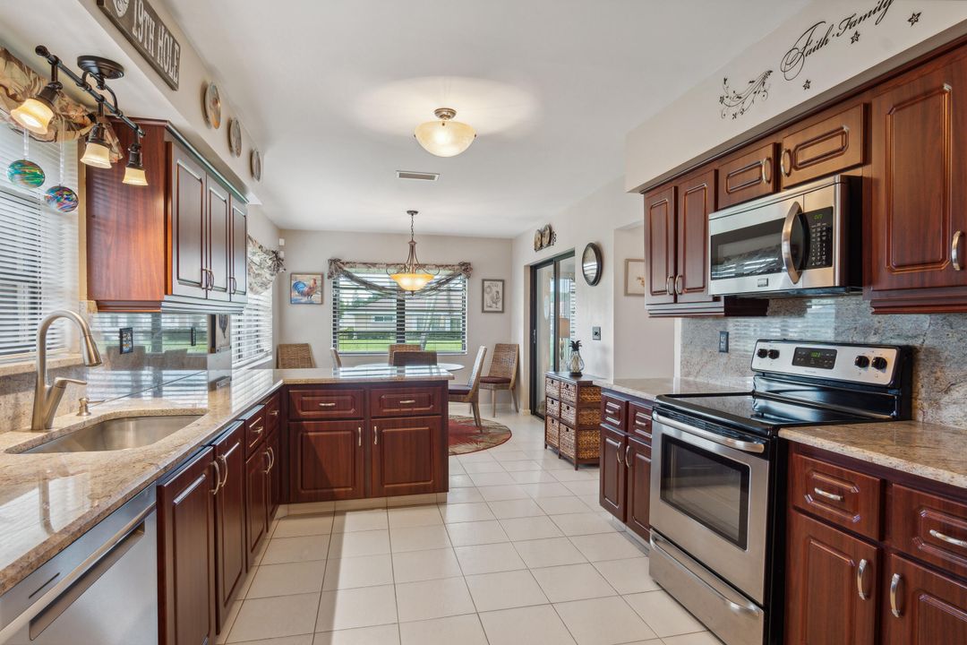 For Sale: $499,000 (3 beds, 2 baths, 2304 Square Feet)