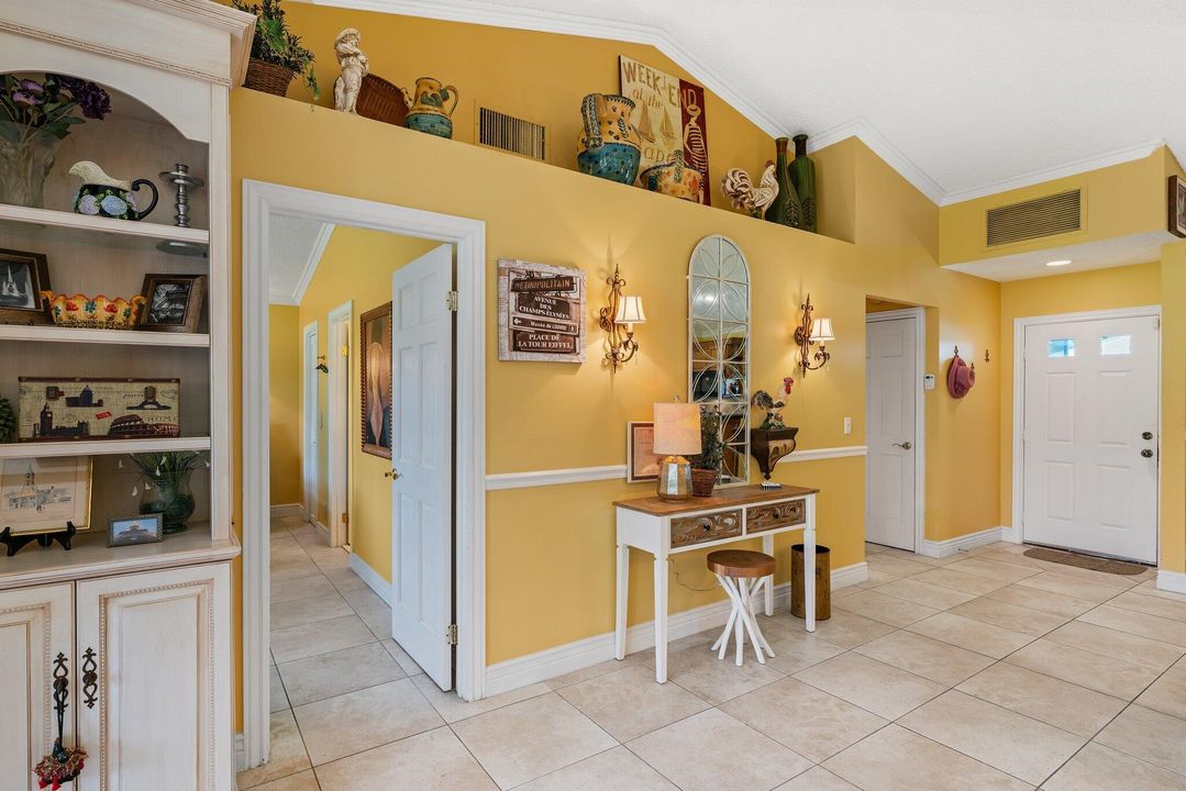 For Sale: $549,900 (2 beds, 2 baths, 1135 Square Feet)