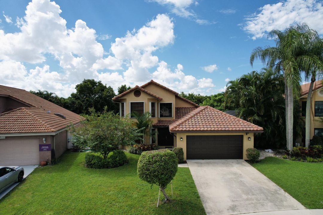 For Sale: $697,000 (3 beds, 2 baths, 1946 Square Feet)