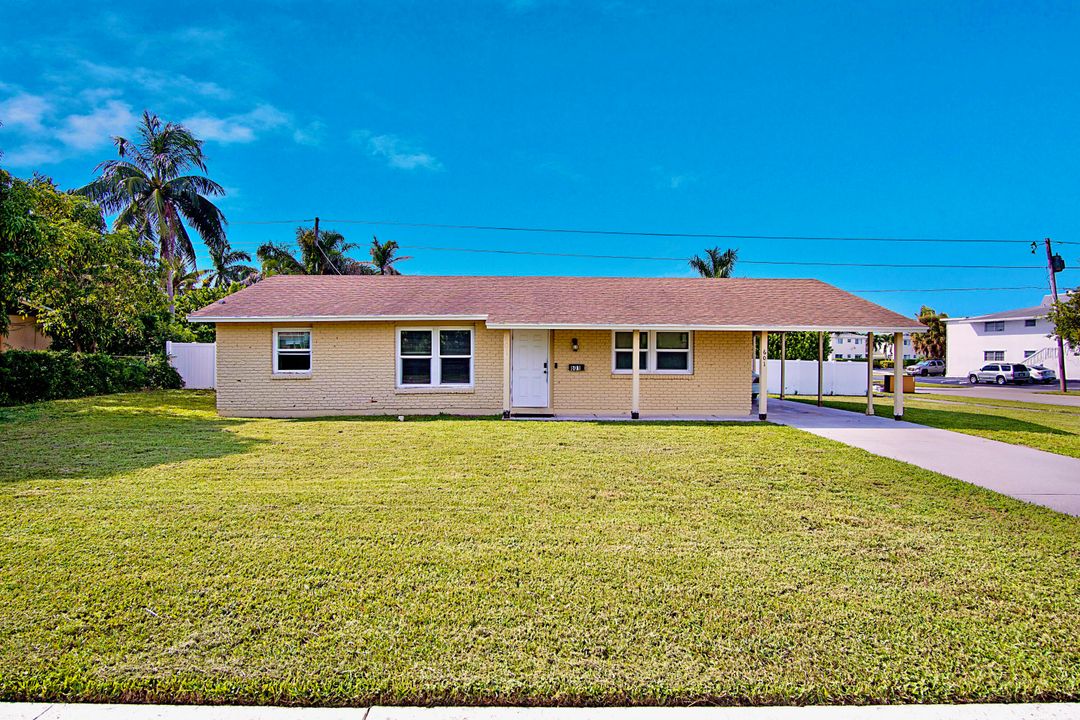 For Sale: $440,000 (3 beds, 2 baths, 1305 Square Feet)