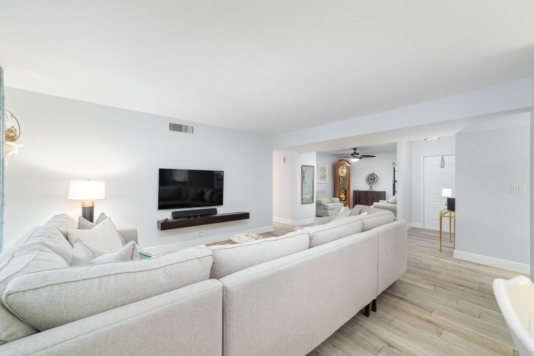 For Sale: $334,900 (2 beds, 2 baths, 1330 Square Feet)