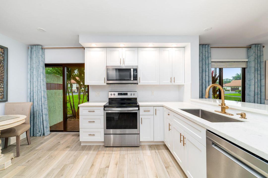 For Sale: $334,900 (2 beds, 2 baths, 1330 Square Feet)