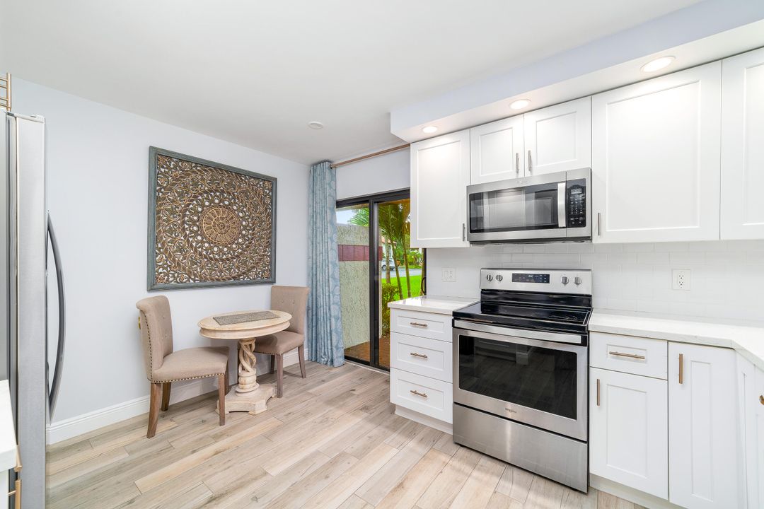 For Sale: $334,900 (2 beds, 2 baths, 1330 Square Feet)