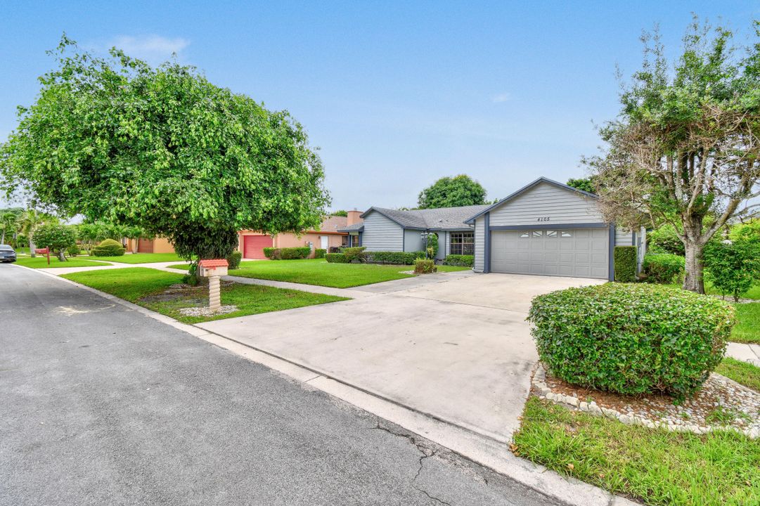 Active With Contract: $3,000 (3 beds, 2 baths, 2327 Square Feet)