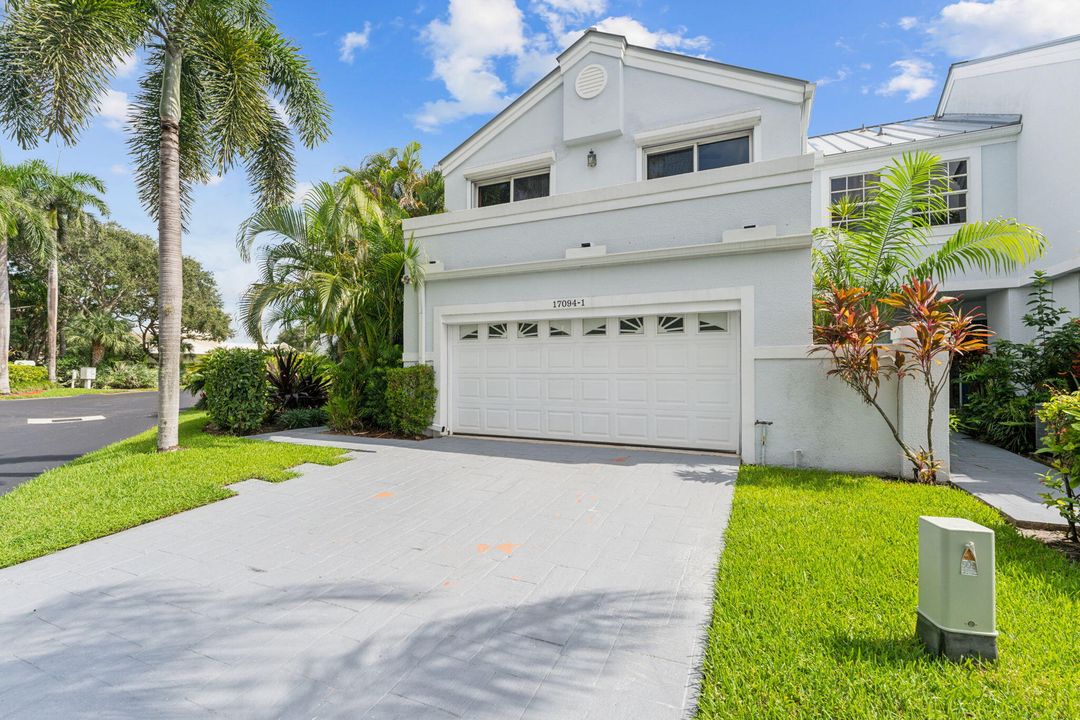 Active With Contract: $650,000 (3 beds, 2 baths, 1862 Square Feet)