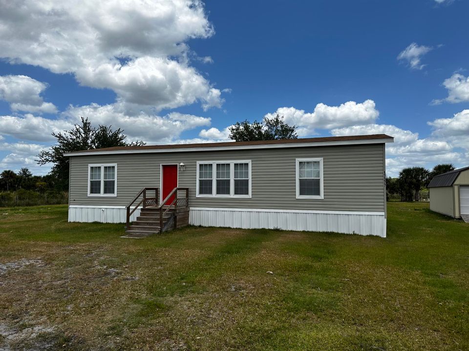 For Sale: $302,900 (3 beds, 2 baths, 1387 Square Feet)