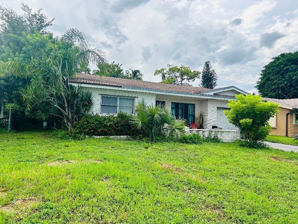 Active With Contract: $375,000 (3 beds, 2 baths, 1471 Square Feet)